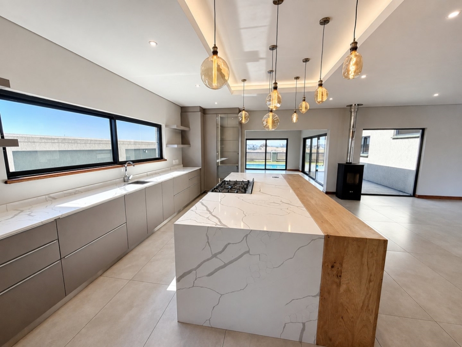 4 Bedroom Property for Sale in Heron Banks Golf Estate Free State
